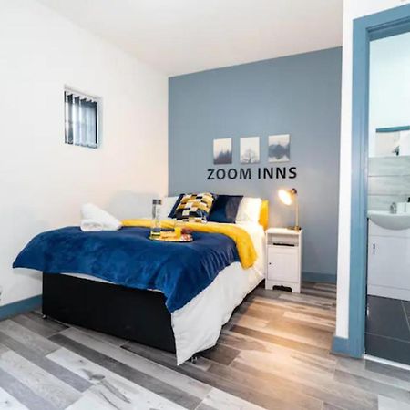 Comfy, Modern Studio With Netflix Appartamento Birmingham Esterno foto