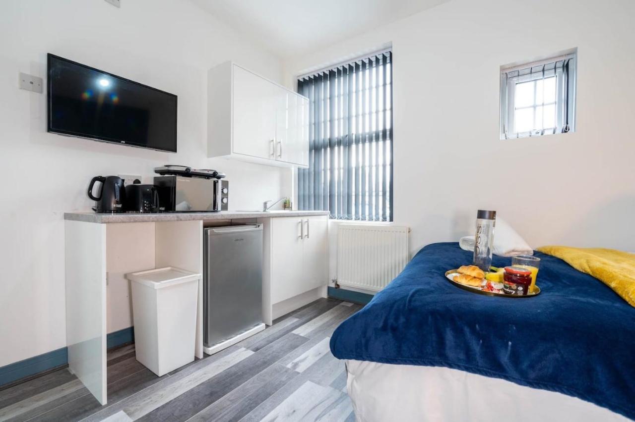 Comfy, Modern Studio With Netflix Appartamento Birmingham Esterno foto