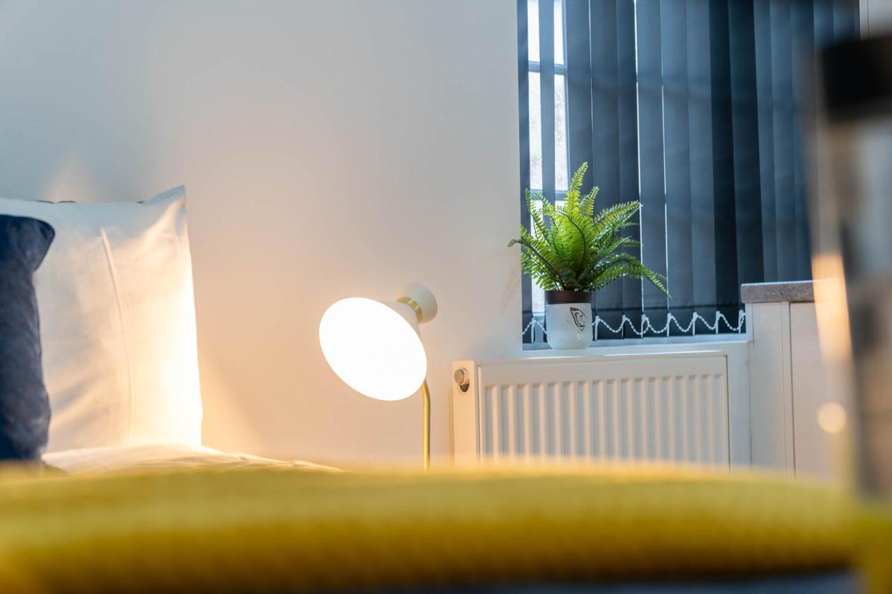 Comfy, Modern Studio With Netflix Appartamento Birmingham Esterno foto
